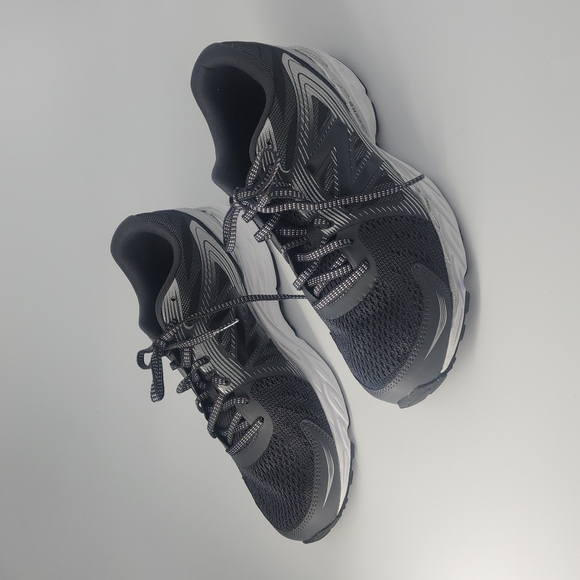 New Balance Shoes - Picture 1 of 8